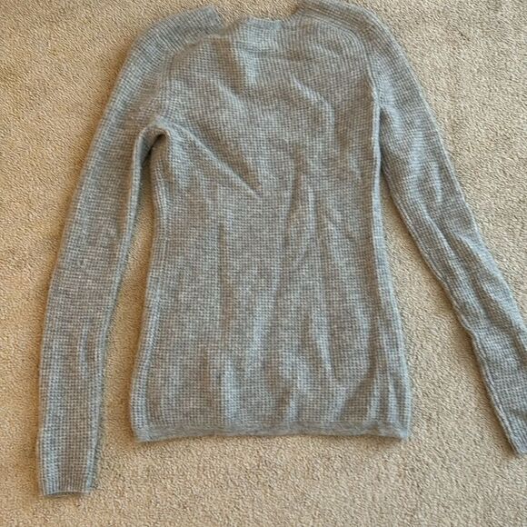 White and Warren Small Cashmere v neck sweater - Picture 4 of 5
